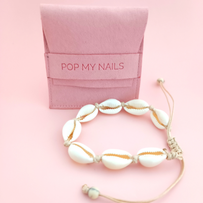 Bracelet -cheville Coquillage Pop My Nails avec pochette rose et fond rose
